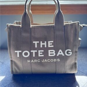 Marc Jacobs Tote Bag in Taupe Canvas with White Logo